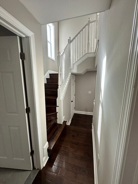 Building Photo - 2544 Turner St