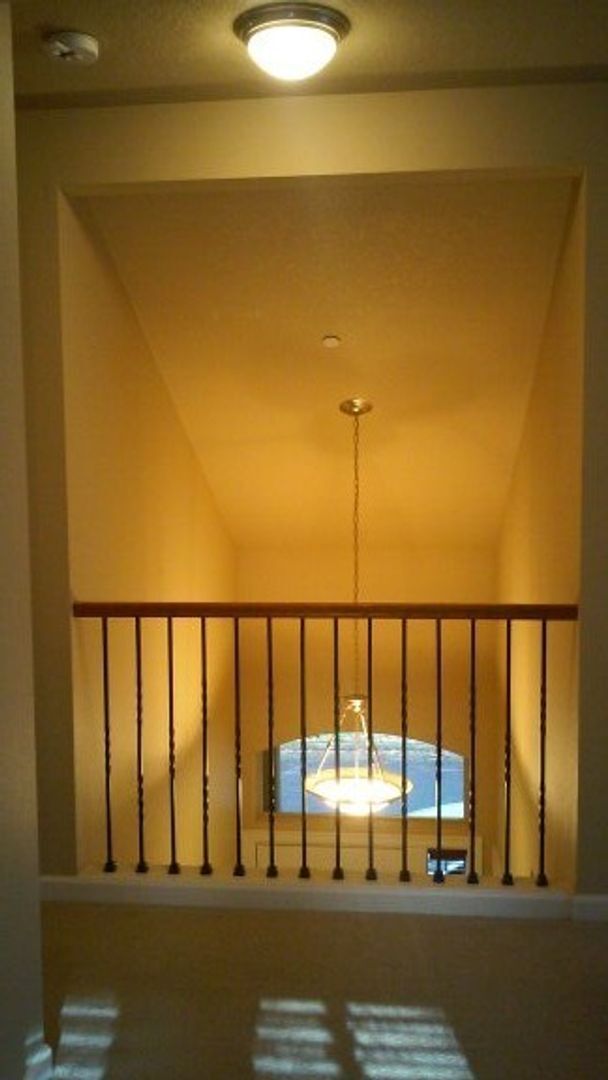 Building Photo - Beautiful 4 Bedroom Home In Garden Home Area!