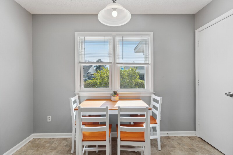Building Photo - 6707 Low Bush Ct