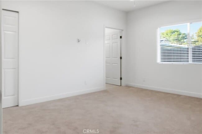 Building Photo - 215 E 2nd St