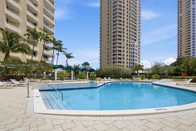 Building Photo - 888 Brickell Key Dr