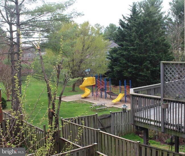 Building Photo - 611 Suffield Dr