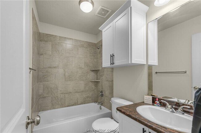 Building Photo - 240 Fieldstone Pl