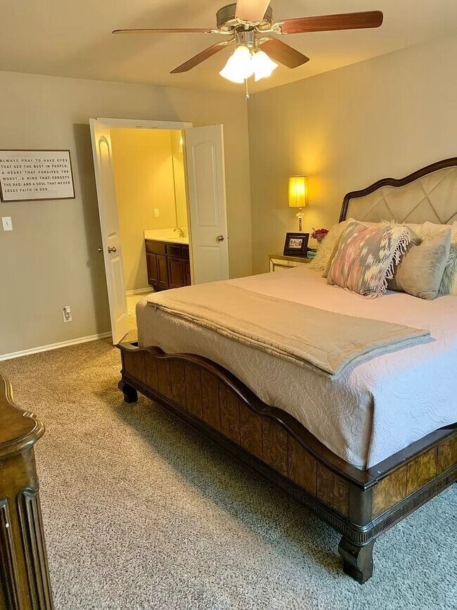 Building Photo - 3 Bed | 2 Bath in Owasso!