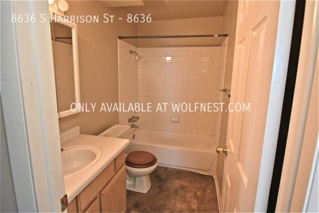 Building Photo - Adorable 2 Bed Sandy Condo! No Deposit Opt...