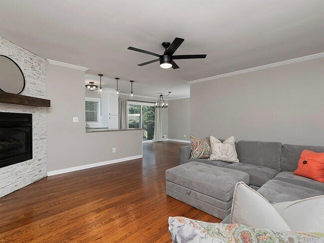 Building Photo - 3249 Howell Dr