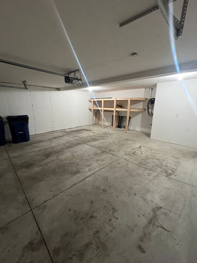 Building Photo - 1/2 month off moving special if move in prior to 03/15/2026 - Beautiful 3 bed 2 bath house w 2 ca...