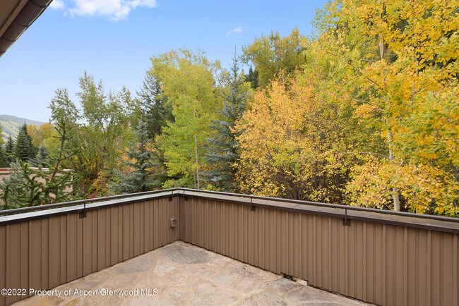 Building Photo - 509 W Hopkins Ave