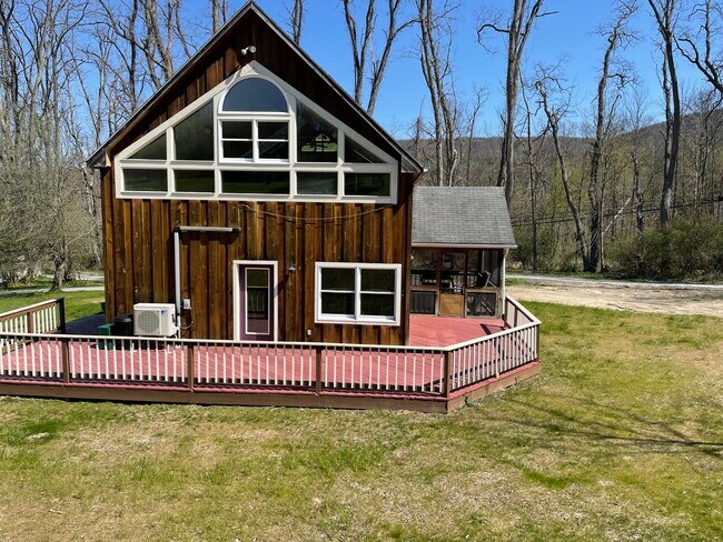 Building Photo - 2008 W Danby Rd