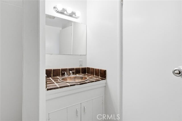 Building Photo - 40861 Whittier Ave