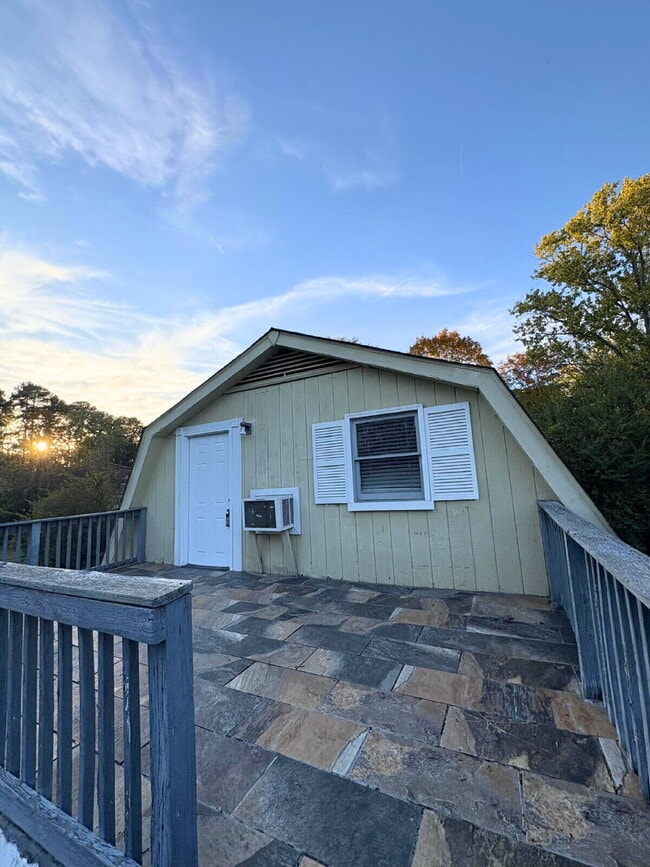 Building Photo - "Charming 1-Bedroom Retreat in Nashville – Cozy 720 sq. ft. Haven!"