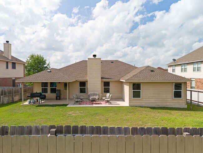 Building Photo - White Rock Estates