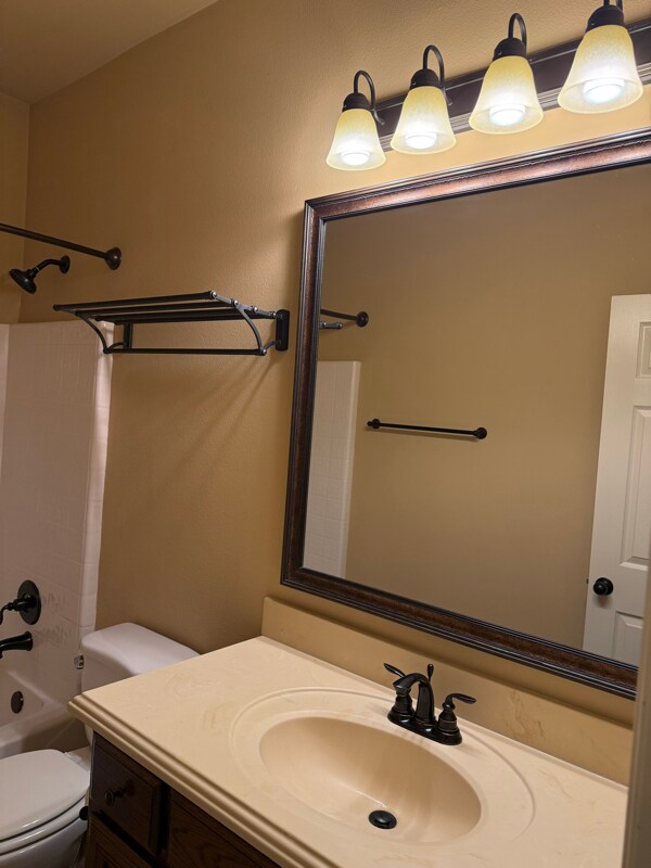 Building Photo - 5683 Hummingbird Ln