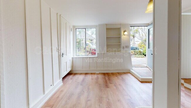 Building Photo - 489 Laurel Ave