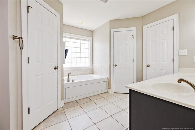 Building Photo - 5806 Rainsford Dr