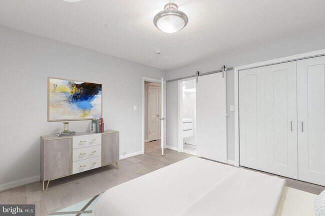 Building Photo - 710 N Buchanan St