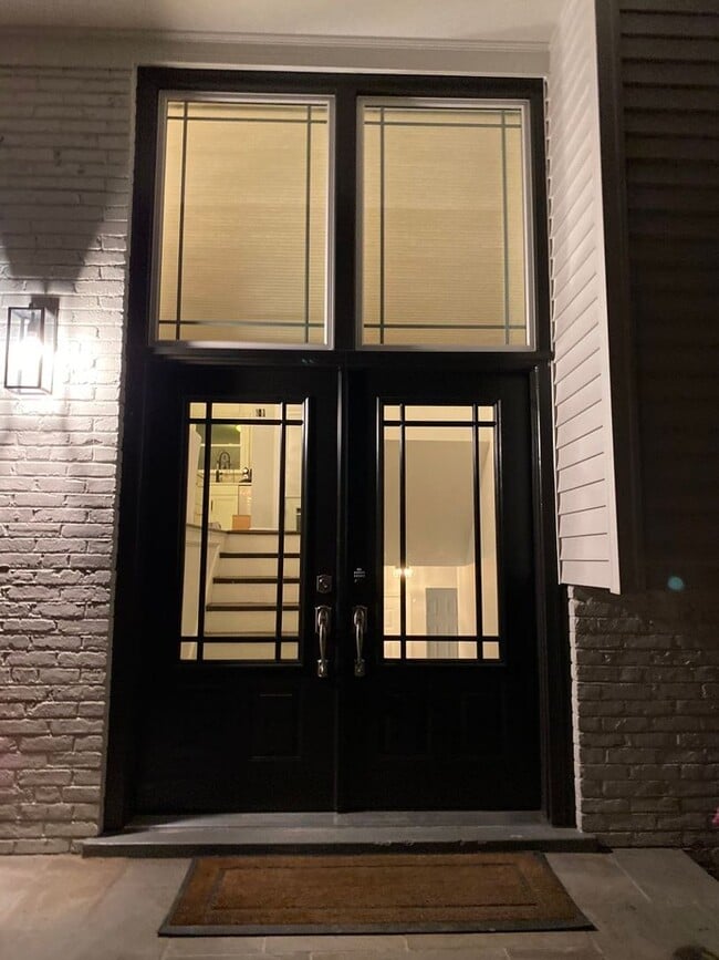 Building Photo - 805 Golden Arrow St