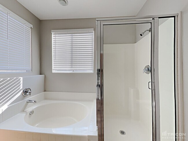 Building Photo - 708 E Riding Crop Ave