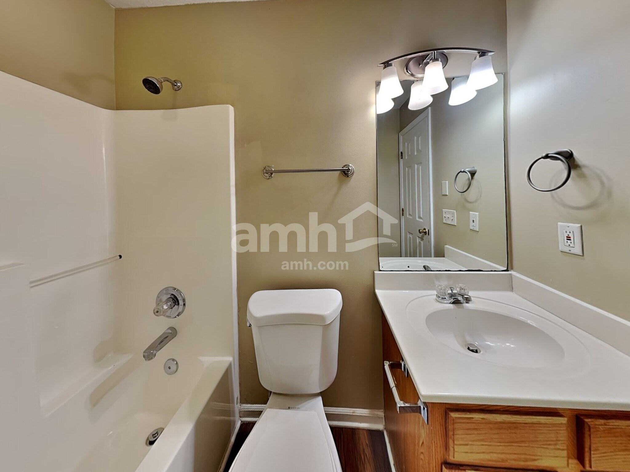 Building Photo - 280 Iris Dr