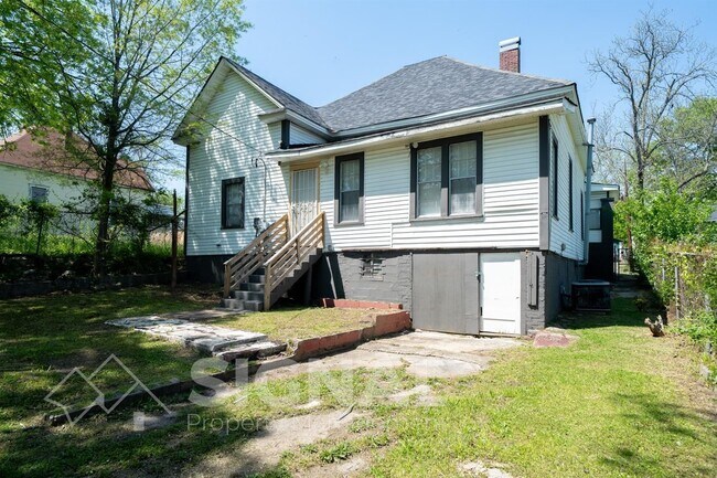 Building Photo - 625 5th Way