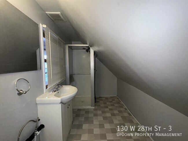Building Photo - 130 W 28th St