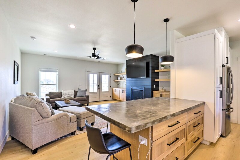 Building Photo - 40780 Clearview Dr N