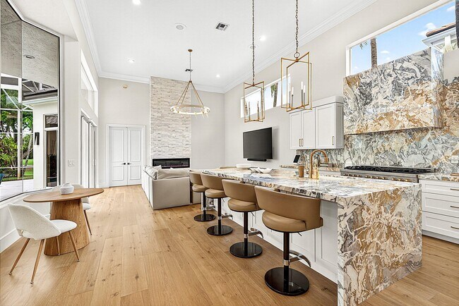 Building Photo - 1128 Crystal Dr