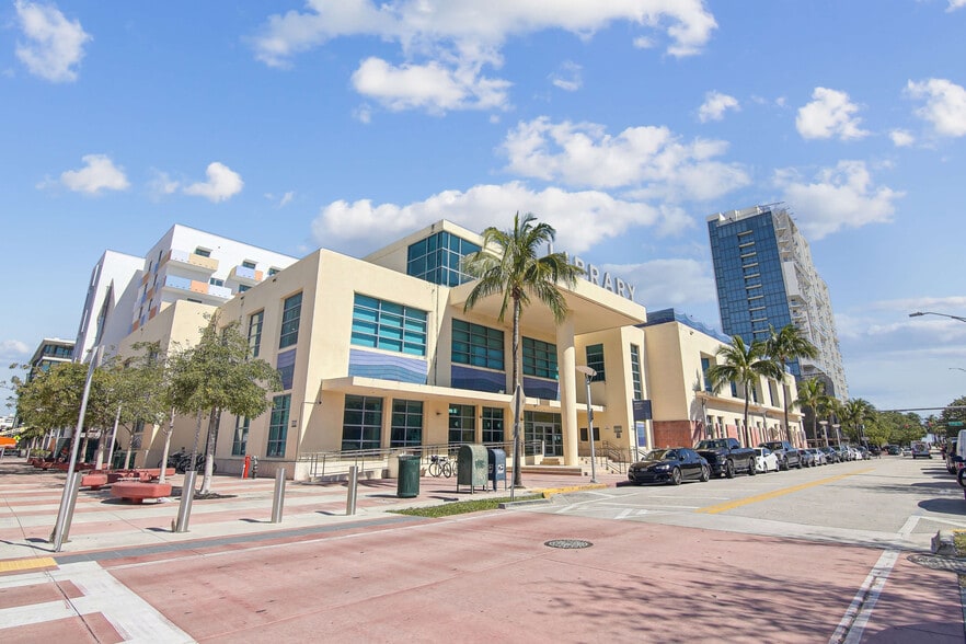 Building Photo - The Anamar at Collins Park