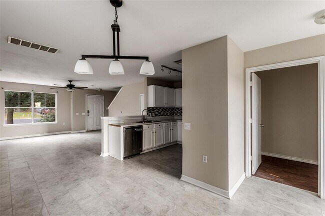Building Photo - 11812 Lima Dr