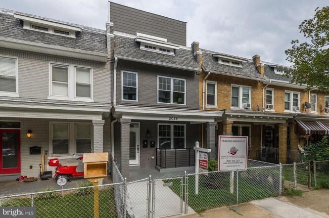 Building Photo - 2025 3rd St NE