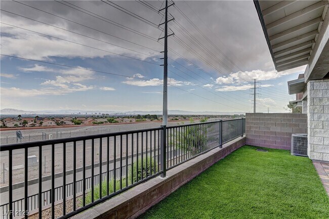 Building Photo - 600 Carriage Hill Dr