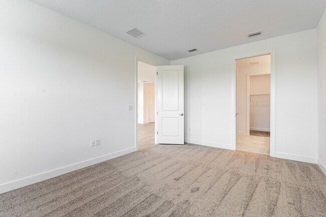 Building Photo - Stunning 2 Bed/2 Bath Home in Esplanade wi...