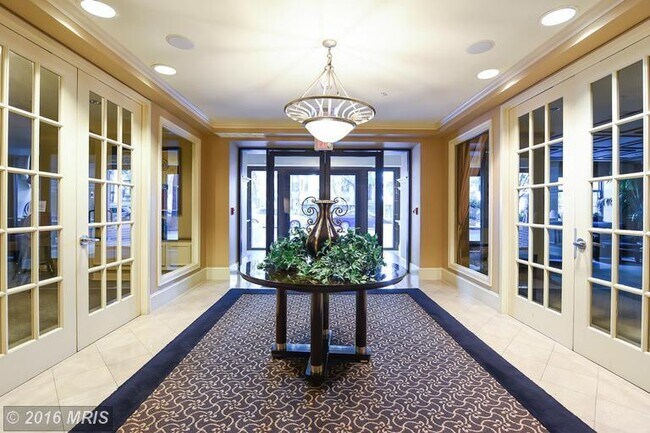 Building Photo - Westend/Georgetown One Bedroom, One Bath i...