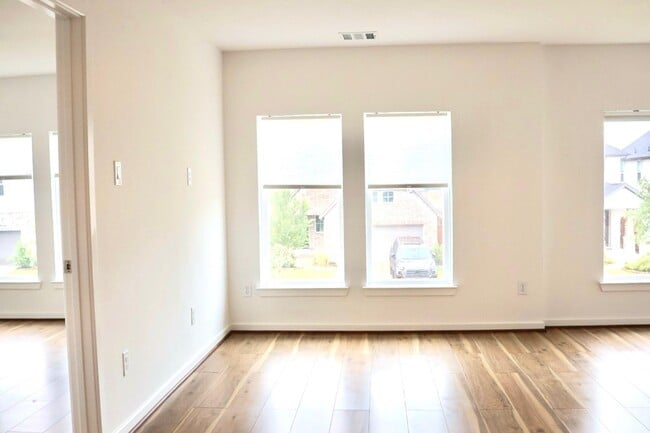 Building Photo - 17631 Carnation Gln Dr