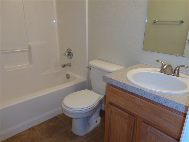 Building Photo - 2500 Park View Dr