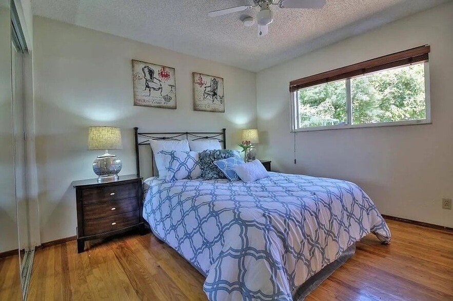 Building Photo - 39262 Sundale Dr