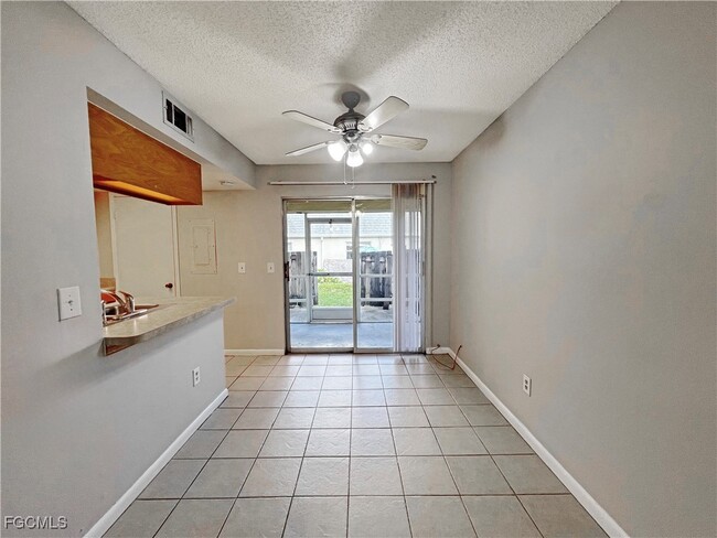 Building Photo - 6635 Warwick Cir