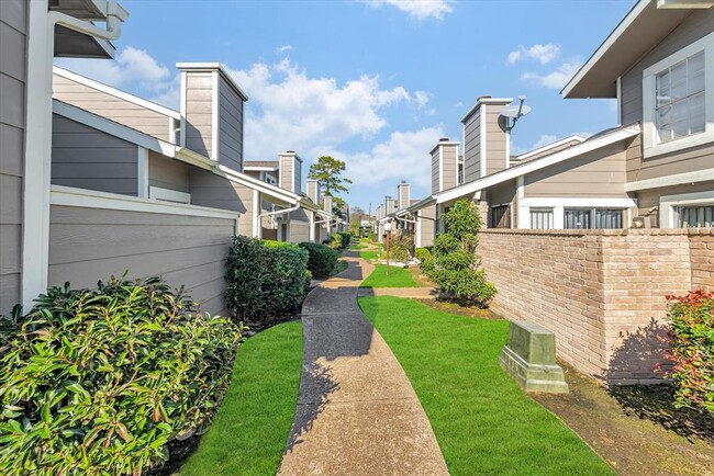 Building Photo - Peacock Hills Home