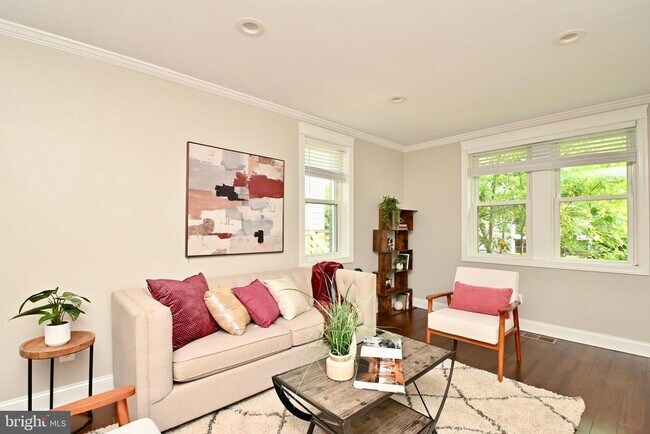 Building Photo - 1103 Morse St NE