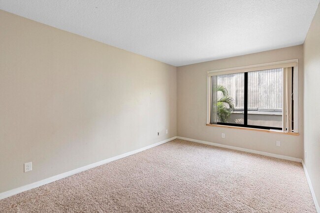 Building Photo - Lakefront lifestyle in this stunning 3-bed...