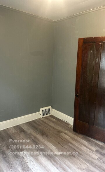 Building Photo - 3046 E 130th St