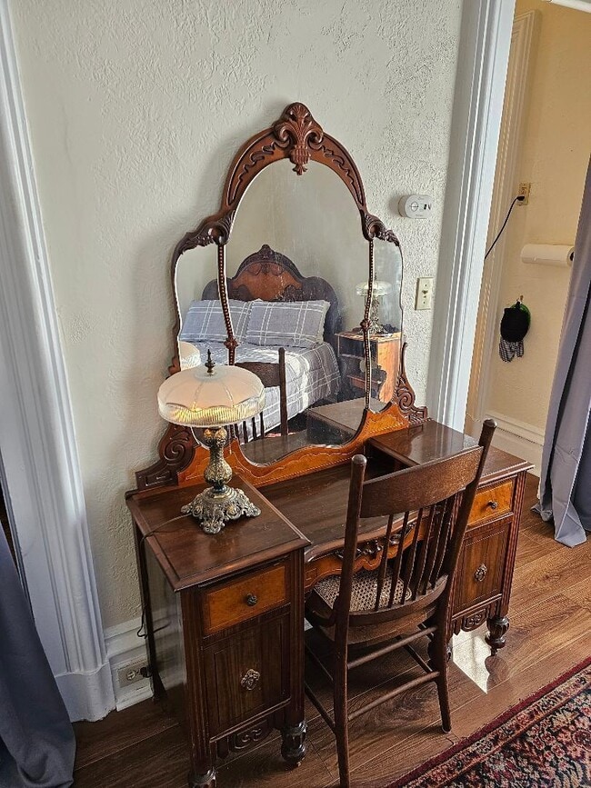 Building Photo - 936 Main St