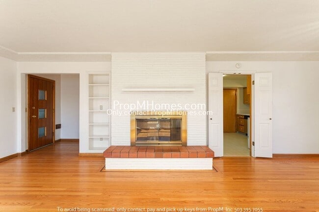 Building Photo - Spacious Mid-Century Three Bedroom Home In Woodstock!