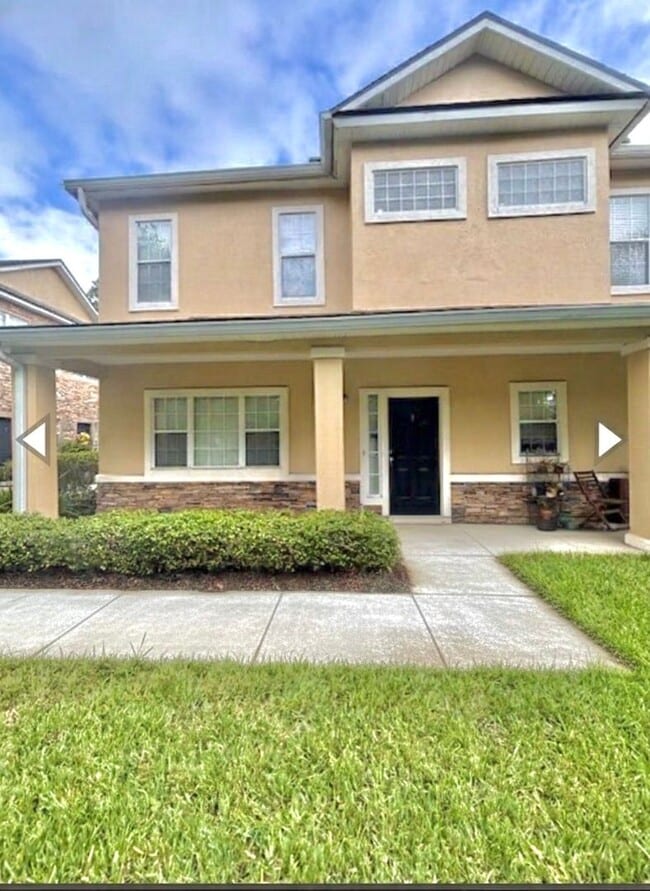 Building Photo - 3 Bed 2.5 Bath Pet Friendly End Unit Townhome in Gate Community with 2 Car Garage!