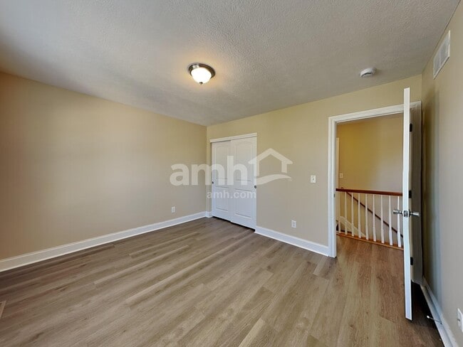 Building Photo - 516 Longview St