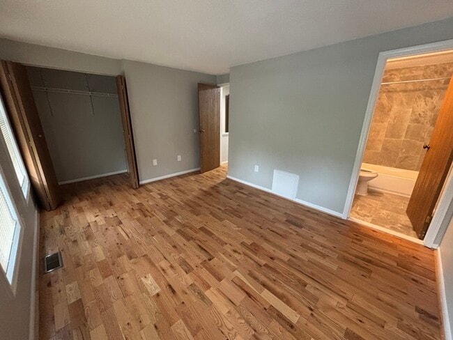 Building Photo - 3 bedrooms 3 bathrooms