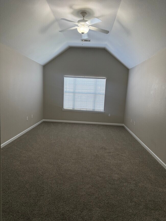 Building Photo - 121 Farrah Ave