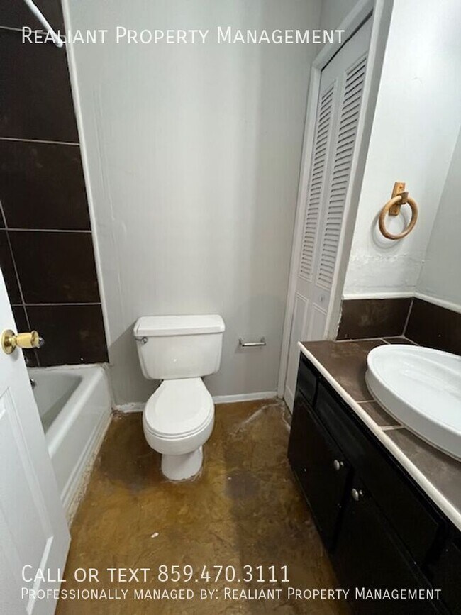 Building Photo - 468 N. Limestone-5