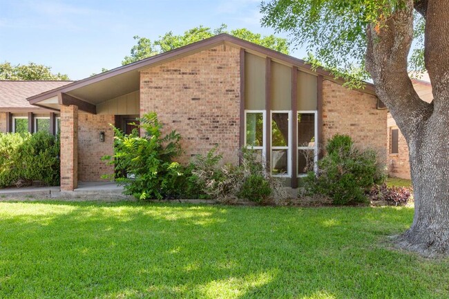 Building Photo - 10425 Quail Ridge Dr