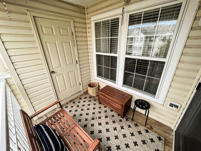 Building Photo - Stylish and Light-filled 2 Bedroom 2 Bathr...